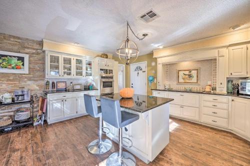 7 Mi to Lake Expansive Rogers Villa with Pond!