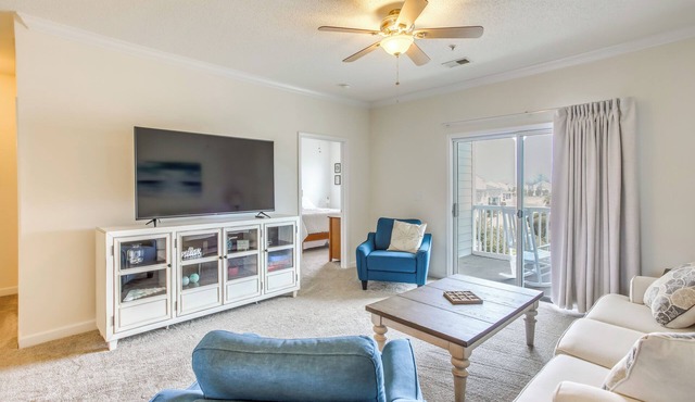 7 Mi to Myrtle Beach Boardwalk: Condo w/Balcony!