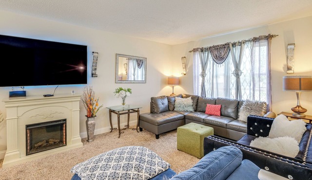 7 Mi to National Harbor: Pet-Friendly Family Home