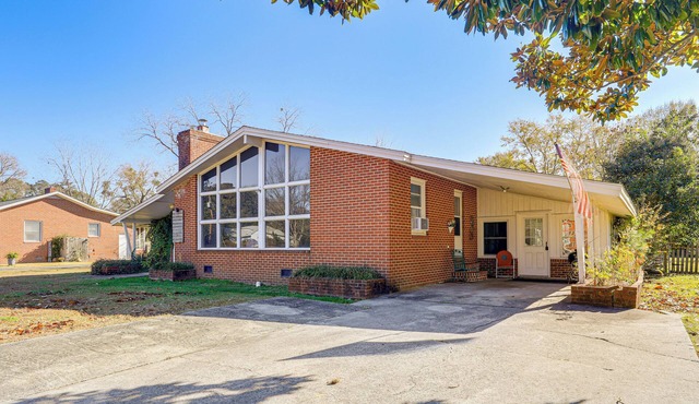 7 Mi to Neuse River! Family Home w/Poolside Oasis