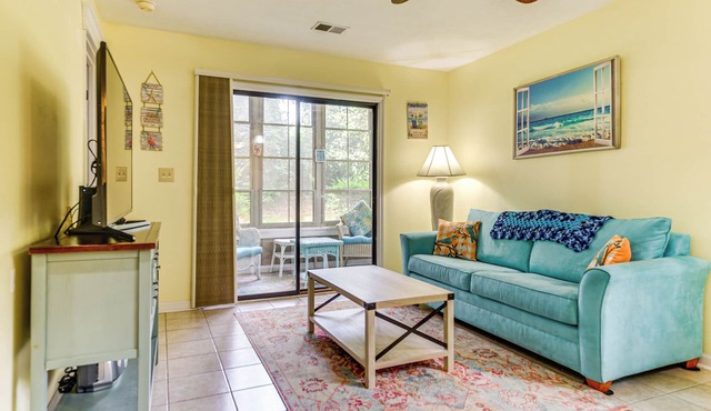 7 Mi to North Myrtle Beach: Condo w/Pool Access