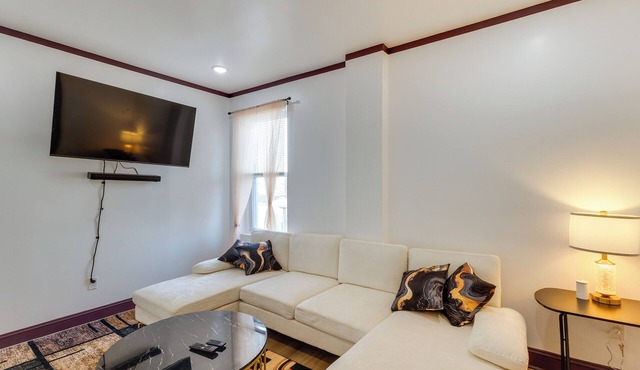 7 Mi to Philly Stadiums! Charming Apartment