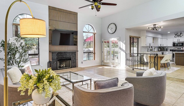 7 Mi to Sabino Canyon: Poolside Oasis w/Mtn Views