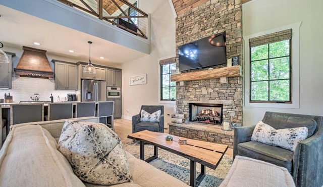 7 Mi to Ski Sapphire Valley Resort-Style Retreat