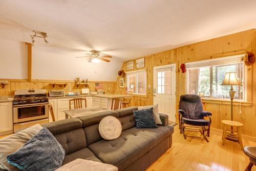 7 Mi to Ski Slopes! Cozy Madison Cabin with Fire Pit