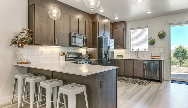 7 Mi to Snow Canyon: Townhome w/Arcade Games!