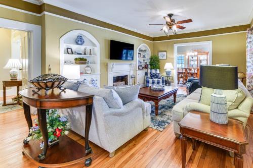 7 Mi to Sprewell Bluff Park Home with Patio and Yard!