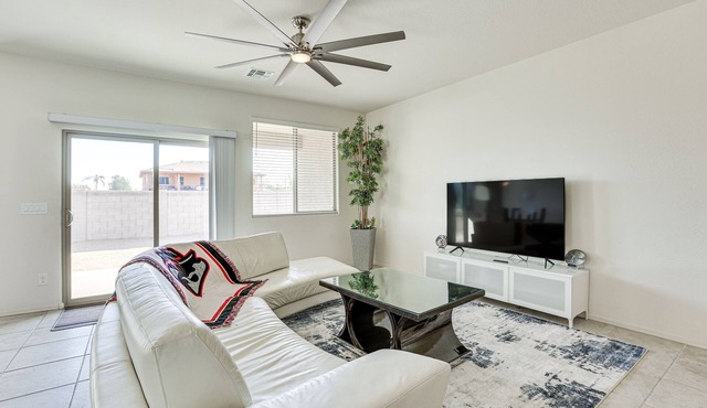 7 Mi to State Farm Stadium: Pet-Friendly Retreat!