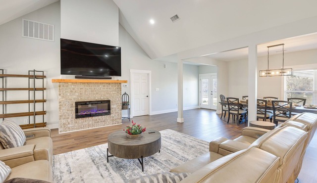 7 Mi to Talladega Superspeedway: Home w/Lake View