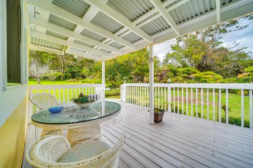 7 Mi to Volcanoes NP Serene Cottage with Deck!