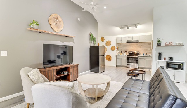 7 Mi to Whitewater Rafting: Cozy Lansford Cabin!