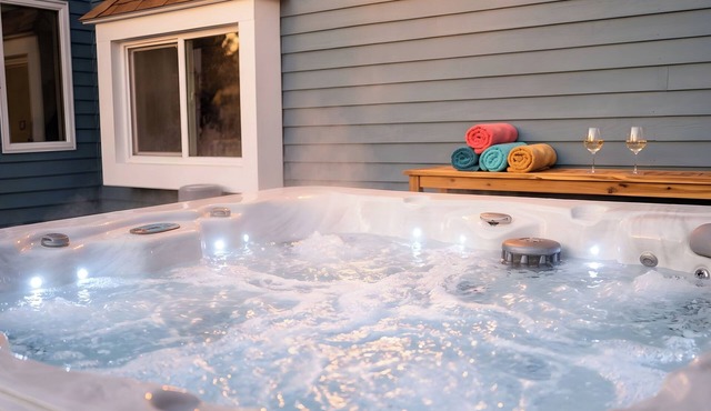 7 miles to World Cup Stadium! Hot Tub + Firepit