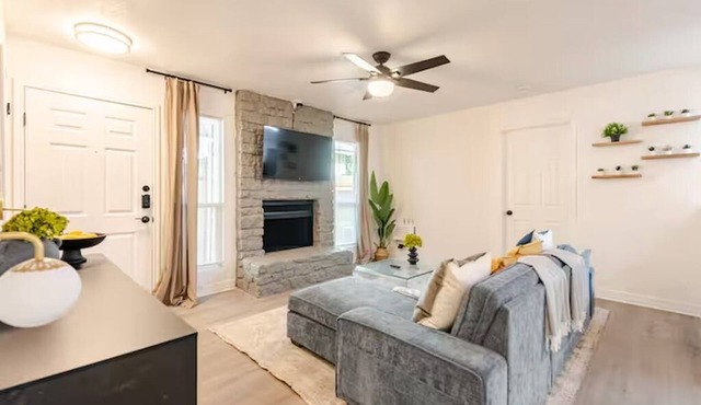 7 min to Brushy Creek Retreat 3BR house with Office
