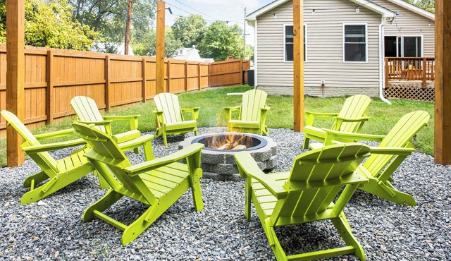 7 mins to the beach! Fire Pit, BBQ, Games, Fully Equipped Kitchen & Beach Gear