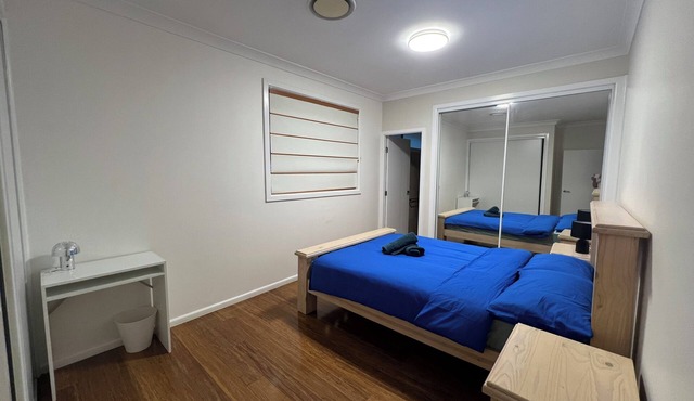 7 mins walking to Bus Station, 5 mins driving to epping train station