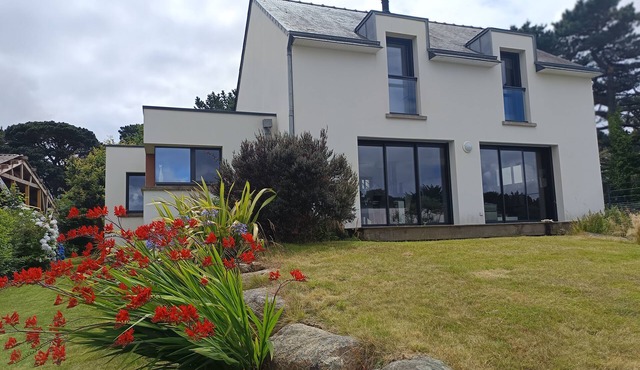 7-minute walk to the sea, sailing school. Ker Botrel house ideal for vacations