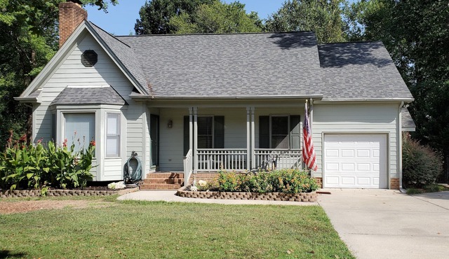 7 Minutes from Downtown Raleigh, Great for Kids.