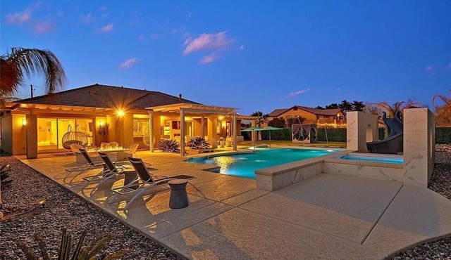 7 minutes from strip. Luxury home at affordable price.