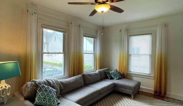 7 Minutes to All Star Village - Charming home in Center of Oneonta