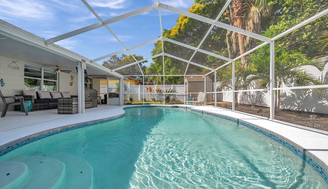 7-Minutes To Beach with Screened Heated Pool located in Largo