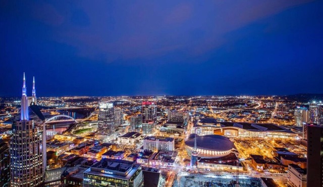 7 minutes to Broadway! Free Parking! Sleeps 6!