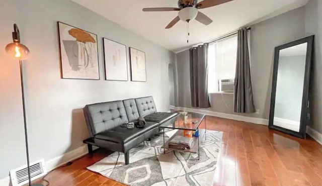 7 Minutes to Center City Philadelphia! Entire 1 Bedroom Apartment!