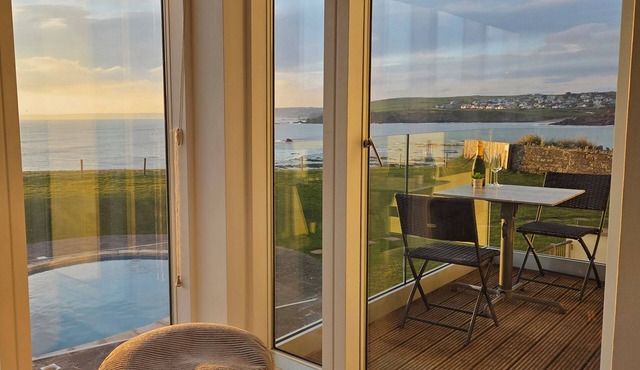 7 OCEAN'S EDGE, family friendly, with pool in Thurlestone