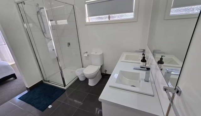 7 Serenity Home 3-bedroom house with WiFi and AC in peaceful Pakenham