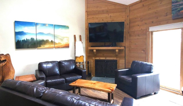 7 Springs Beauty: 3 Bed & 3 Bath Renovated Condo