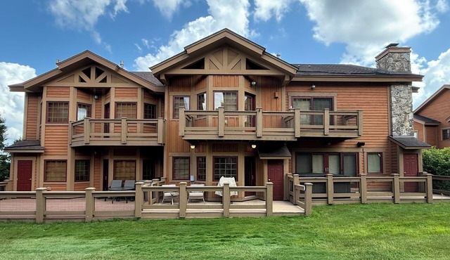 7 Springs - Luxury Southwind Townhome Ski-in Ski out off the back deck!