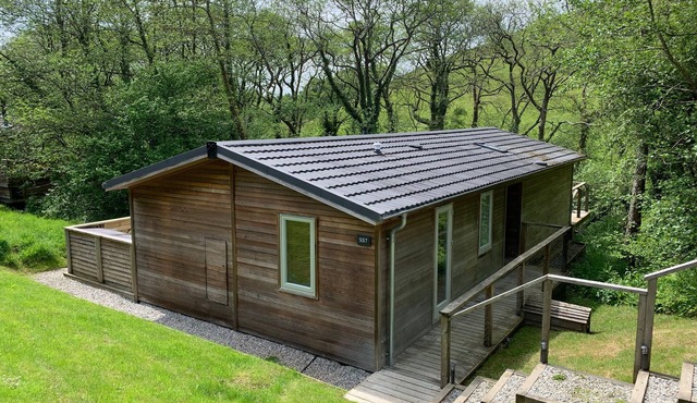 7 STREAMSIDE, pet friendly, luxury holiday cottage in Lanreath