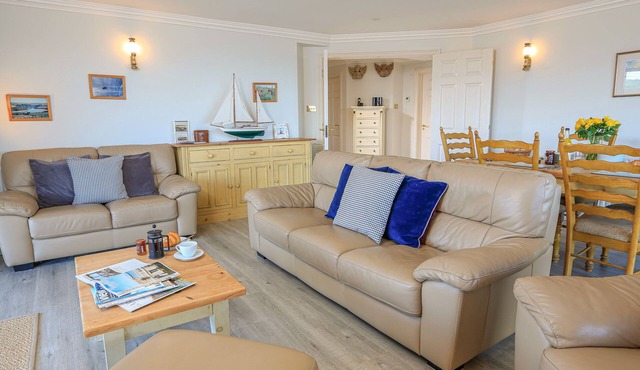 7 THURLESTONE ROCK, family friendly, with pool in Thurlestone