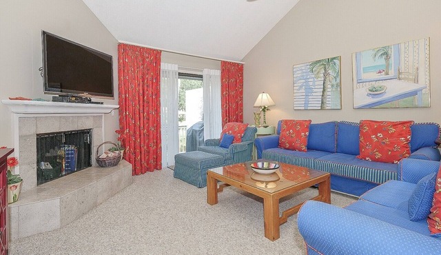 7 Turtle Lane Club ~ Single Story 3BR Townhome, 2 Minute Walk to Beach!
