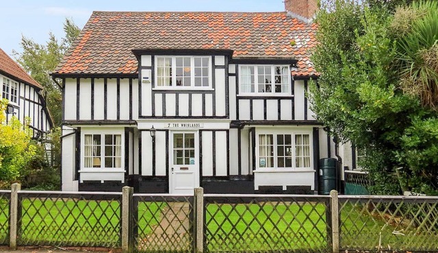 7 Whinlands - sleeps 10 guests in 5 bedrooms