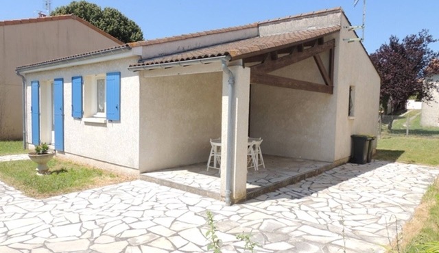 70 m² House with Garden in Royan