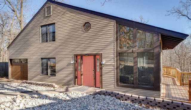 70's Park Side Cabin with Kayaks
