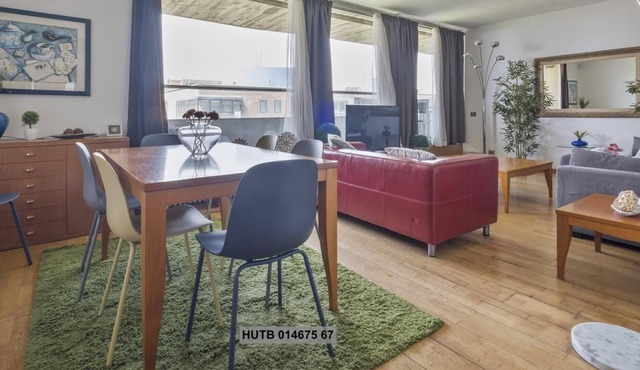 70. Vila Olimpica Apartment