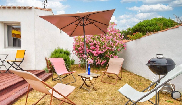 700 m from the beach, garden, house for 7