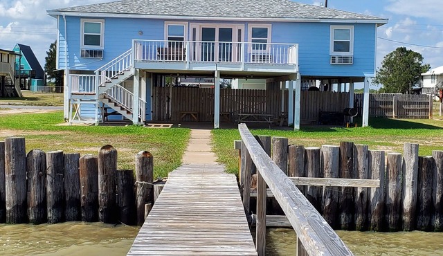 700 North Shore -Grand 4 Bedroom House, Great Views with a 500' lighted pier.