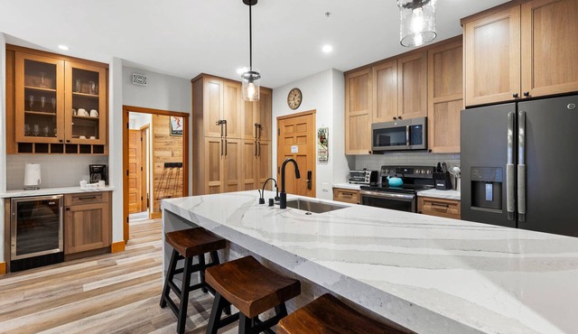 700 | Premium 2BD - Ski In/Out Steps from KT-22