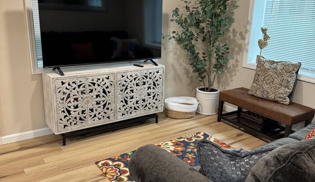 700 sq ft 1 bedroom cottage with central AC and 200 yards from Bidwell Park