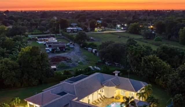 7000sf Mansion/Gameroom/Theater/Heated Pool