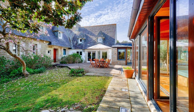 700m beach- sauna+ hammam- house for 12