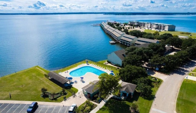 7037 Kingston Cove