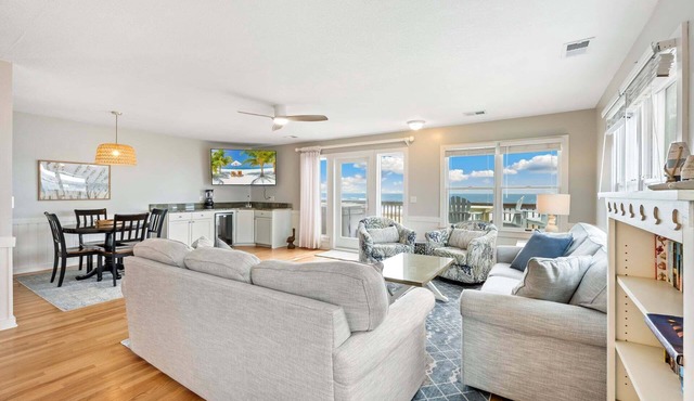 7041 Toes in the Sand * Oceanfront * Dog Friendly