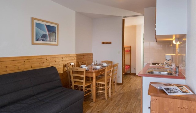 70m from ski slopes, swimming pool, sauna, terrace, balcony, parking, tv, 32-42m², Chamrousse