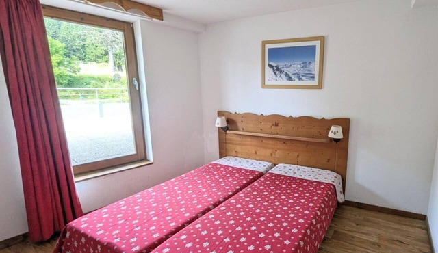 70m from ski slopes, swimming pool, sauna, terrace, balcony, parking, tv, 50-53m², Chamrousse