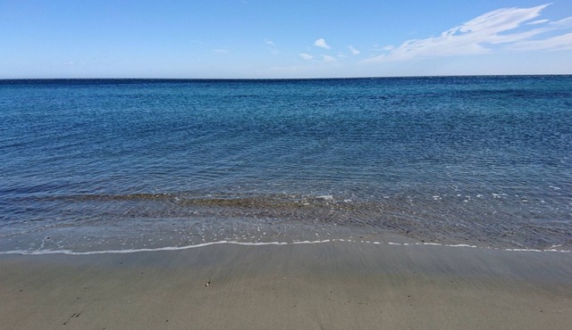 70m from the beach, pretty house 200m2, sea view, 6 bedrooms, 5 bathrooms, 7 wc, enclosed garden, 15 people