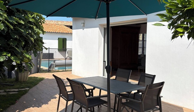 70m2 loft for 5 people with heated pool, village center