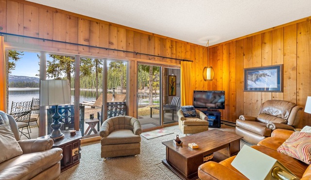 70s Lakefront condo in Tamarack Bay with dock, pool, beach